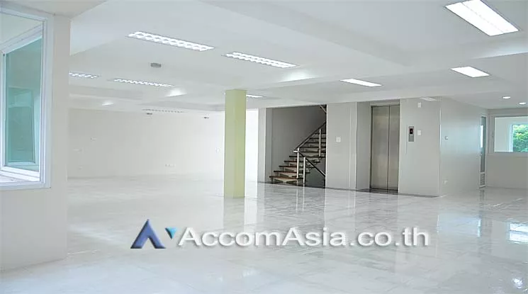 8  Office Space For Sale in Silom ,Bangkok BTS Sala Daeng AA13149